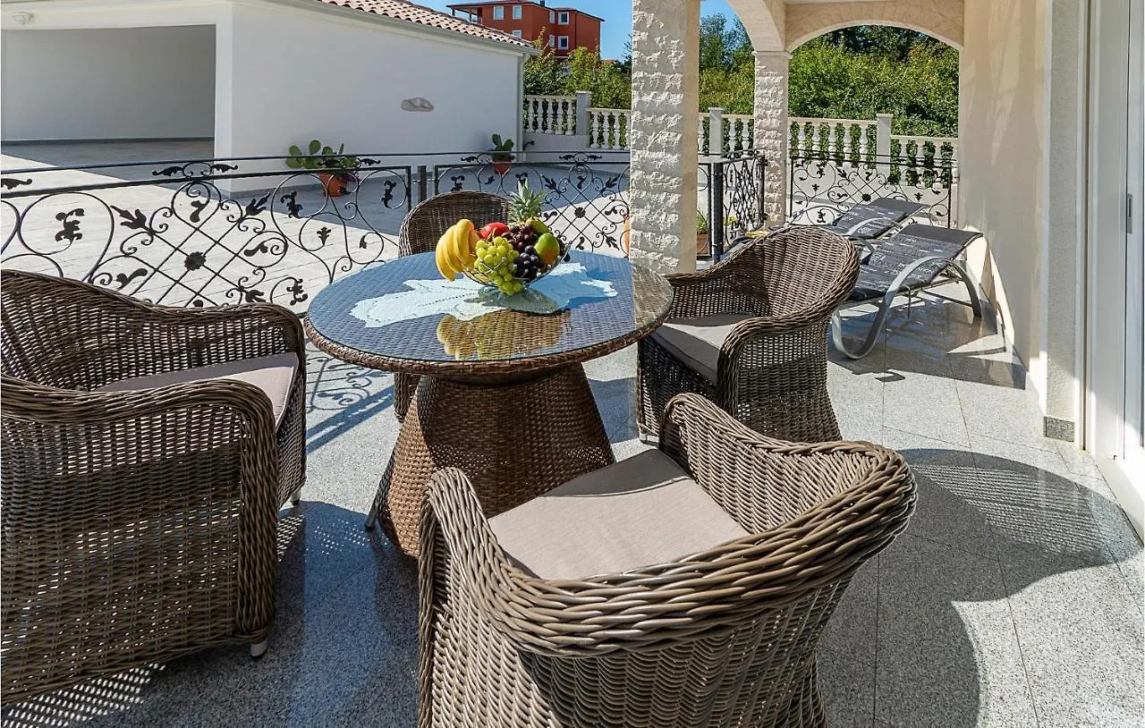 Amazing Apartment In Buje With Wifi 0*,